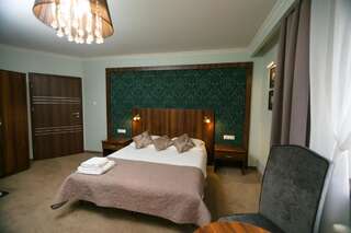 Отель Hotel Onyx Губин Двухместный номер Делюкс с 1 кроватью и ванной-2